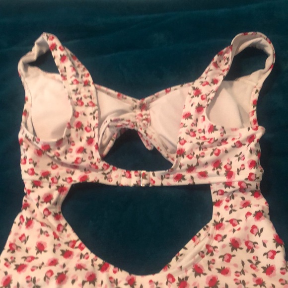 Flower 🌸 Monokini swimsuit - Picture 2 of 3